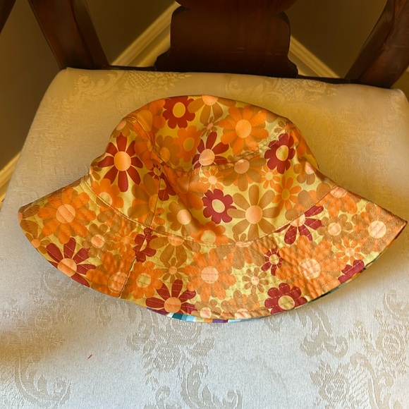 NWT fun retro reversible flowers and abstract stripes sun hat bucket hat - Picture 2 of 7